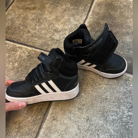 Adidas child Boys Hoops Mid Sneakers - Picture 2 of 8